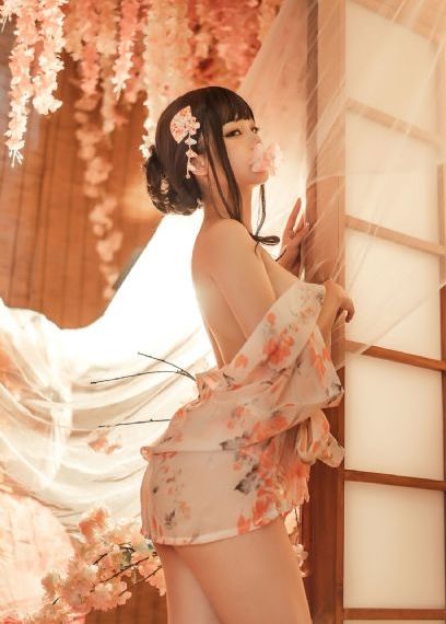 贱妾扒下脱裙子撅屁股迎